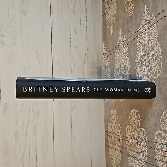 Britney Spears | The Woman in Me | Hard Cover - Picture 4 of 6